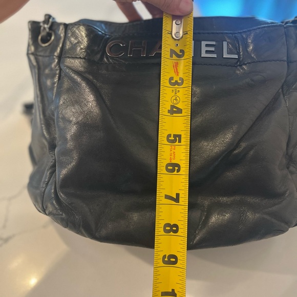 CHANEL Black Leather Handbag with Silver Details - Picture 6 of 13